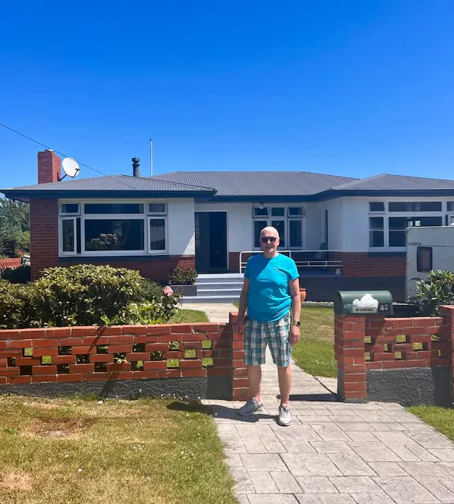 Leslie at his late grandparents' home